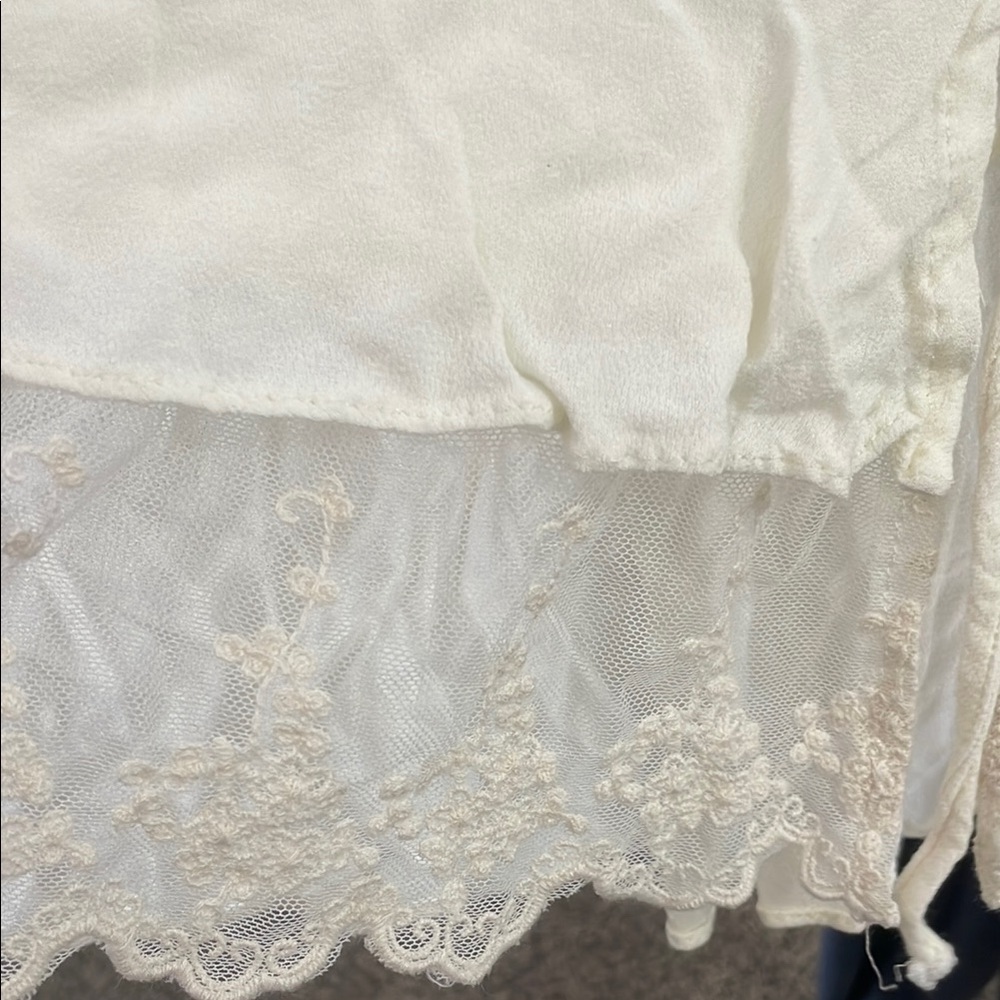 Bluheaven Elegant Boho Cream Lace Hem Ruffled Sleeve Blouse - Picture 7 of 9